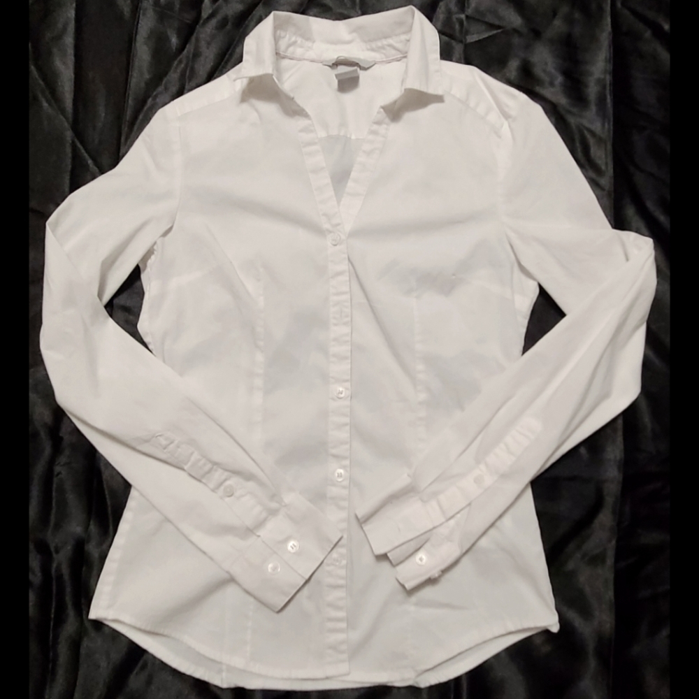 H&M (2 pack Bundle) v neck button down